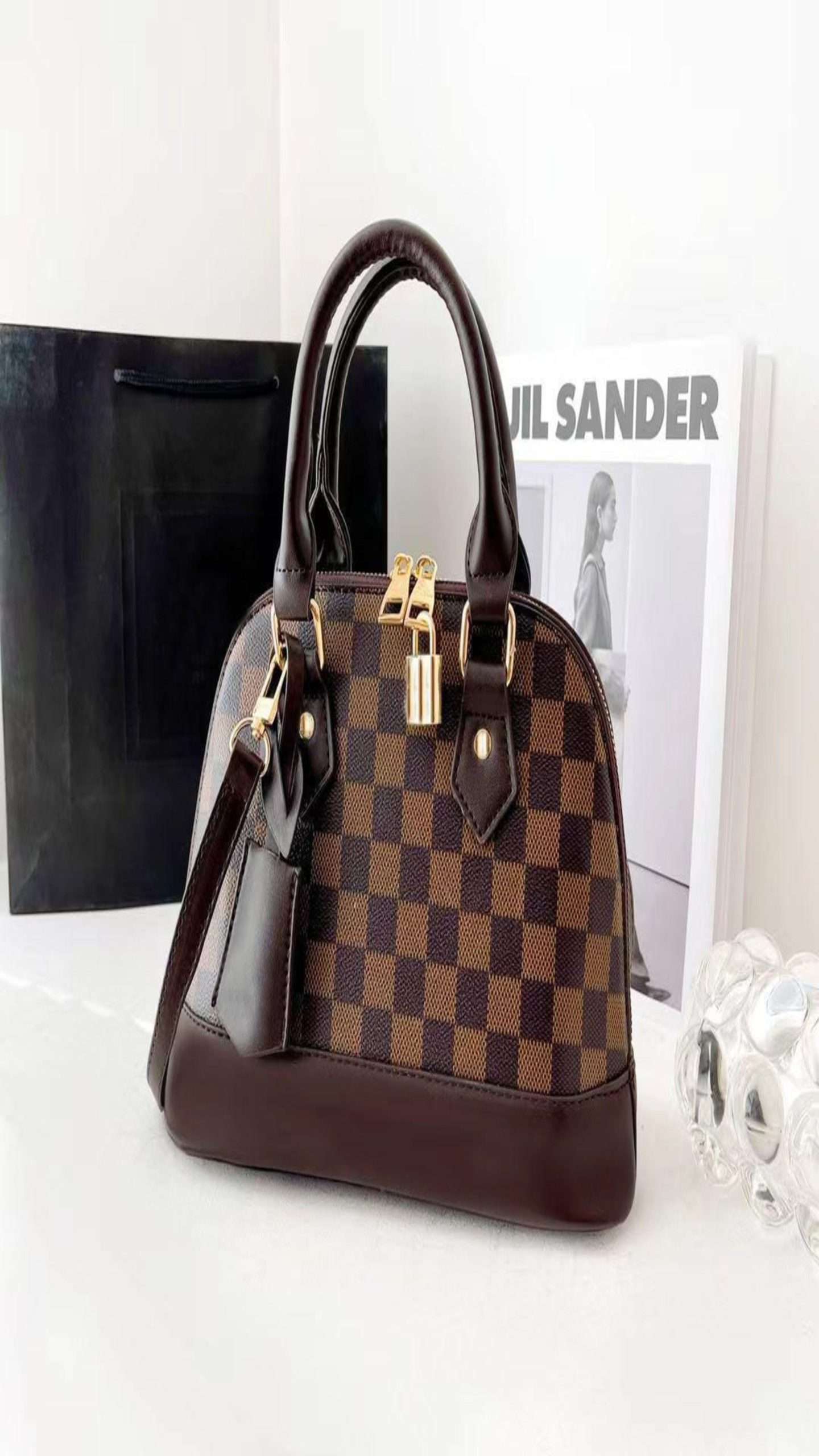 Louis Vuitton Medium - Image 3