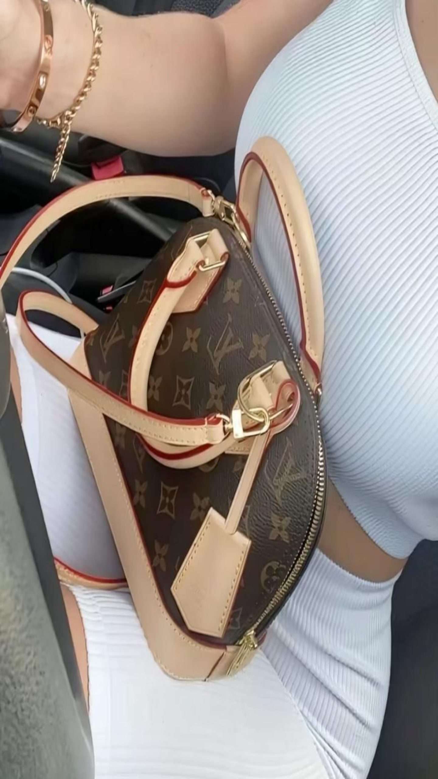 Louis Vuitton Medium - Image 7